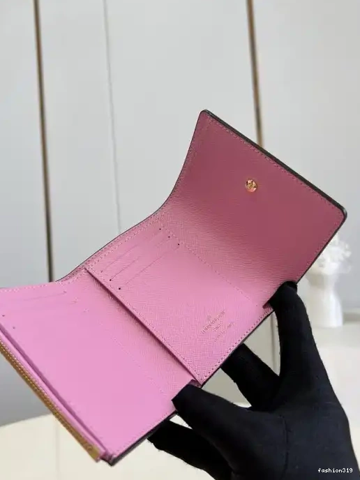Vuitton VICTORINE Louis Wallet 0324